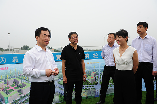 【快訊】高新區黨工委書記李毅一行走訪西安國際醫學中心工地