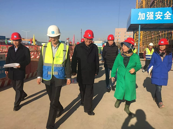 西安高新區紀工委王寬讓到西安國際醫學中心工地調研