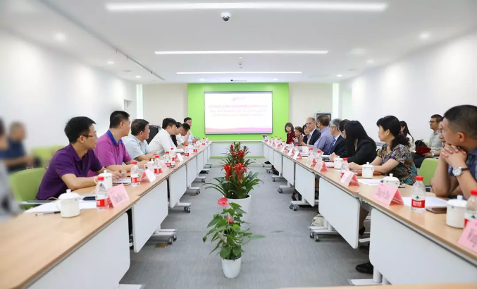 美國醫療專家走進西安國際醫學中心，開展國際醫療合作