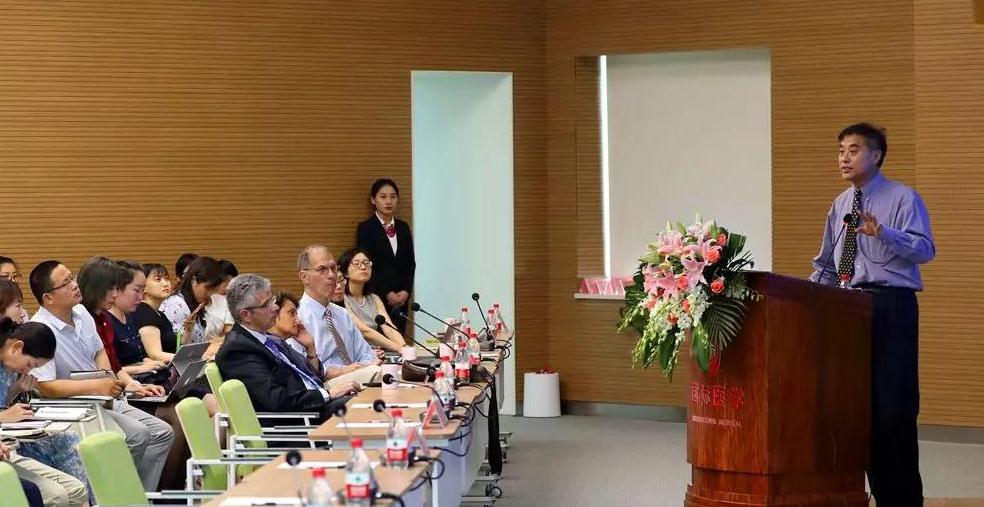 美國醫(yī)療專家走進西安國際醫(yī)學(xué)中心，開展國際醫(yī)療合作