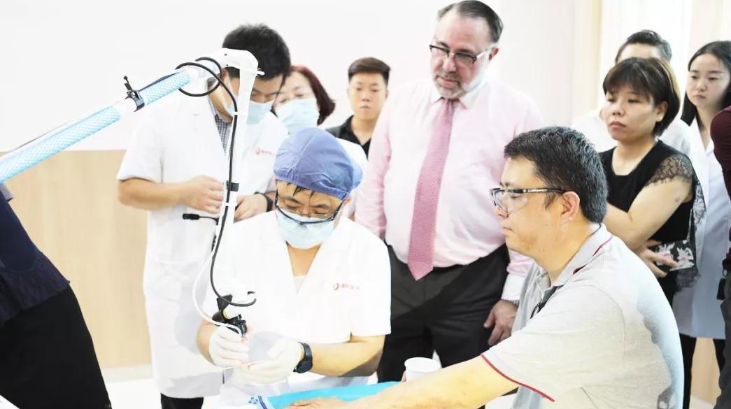 美國范德比爾特大學(xué)醫(yī)學(xué)院教授來西安國際醫(yī)學(xué)中心進行學(xué)術(shù)交流