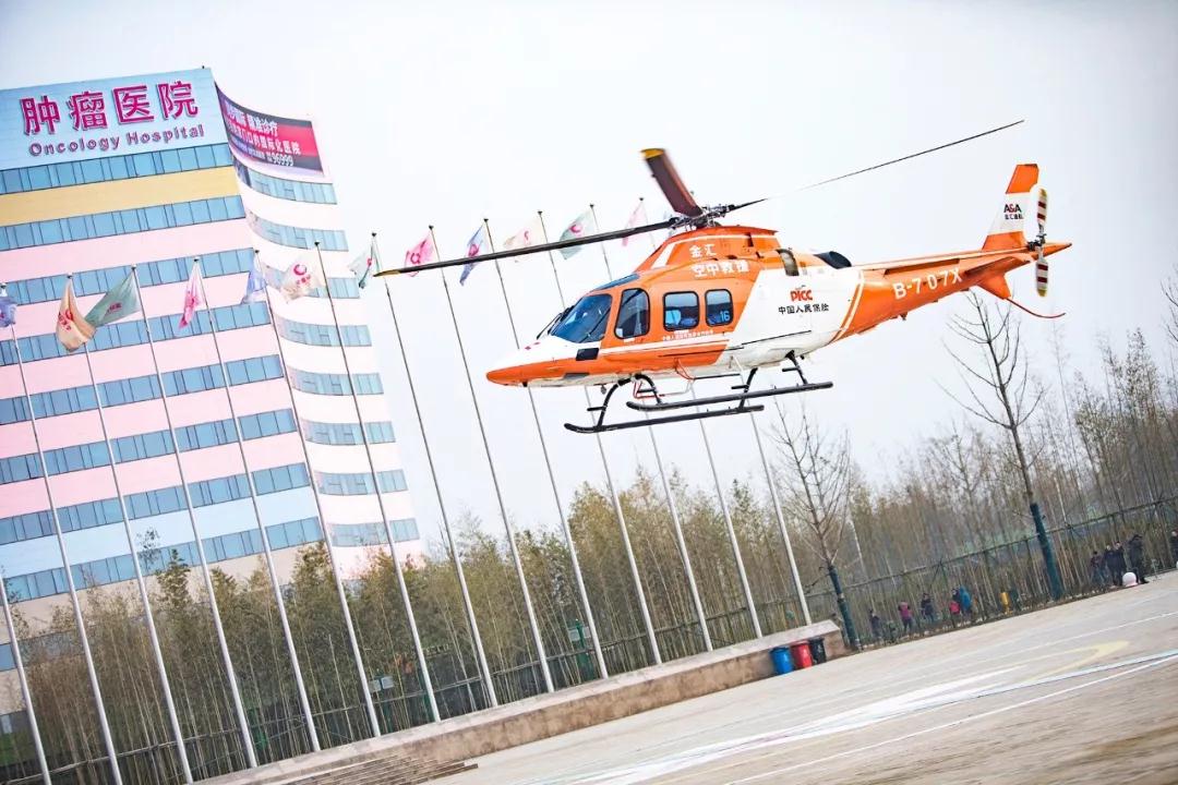 三秦網報道—慶陽西安65分鐘生命時速 直升機跨省救援65歲患者
