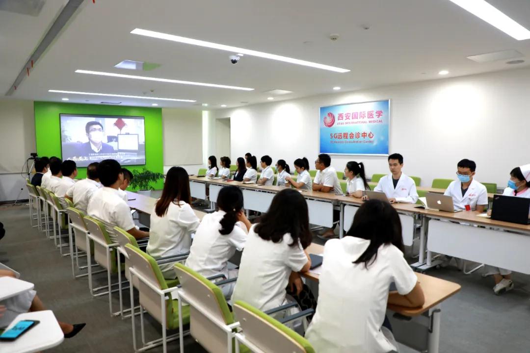 我院醫護人員收看全國抗擊新冠肺炎疫情表彰大會實況