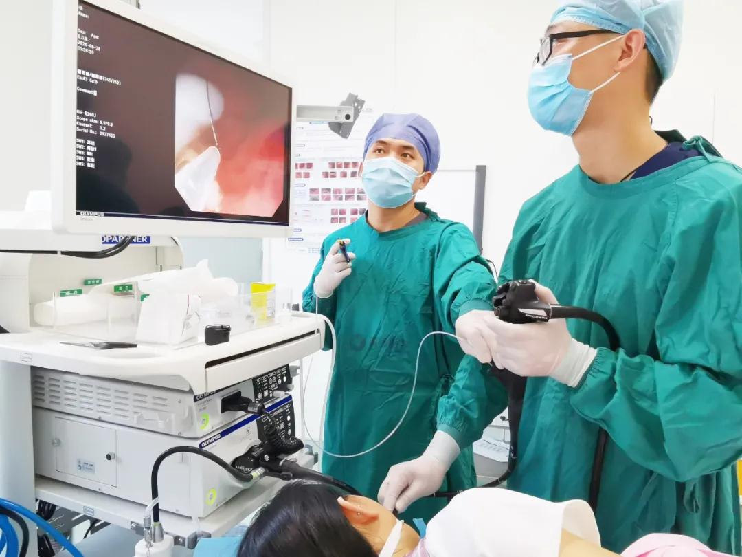 醫生在她的食管里取出長20cm的牙刷......