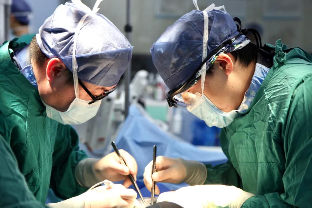 又一次突破！心外團隊完成國內首例“經股TAVR+TEVAR”