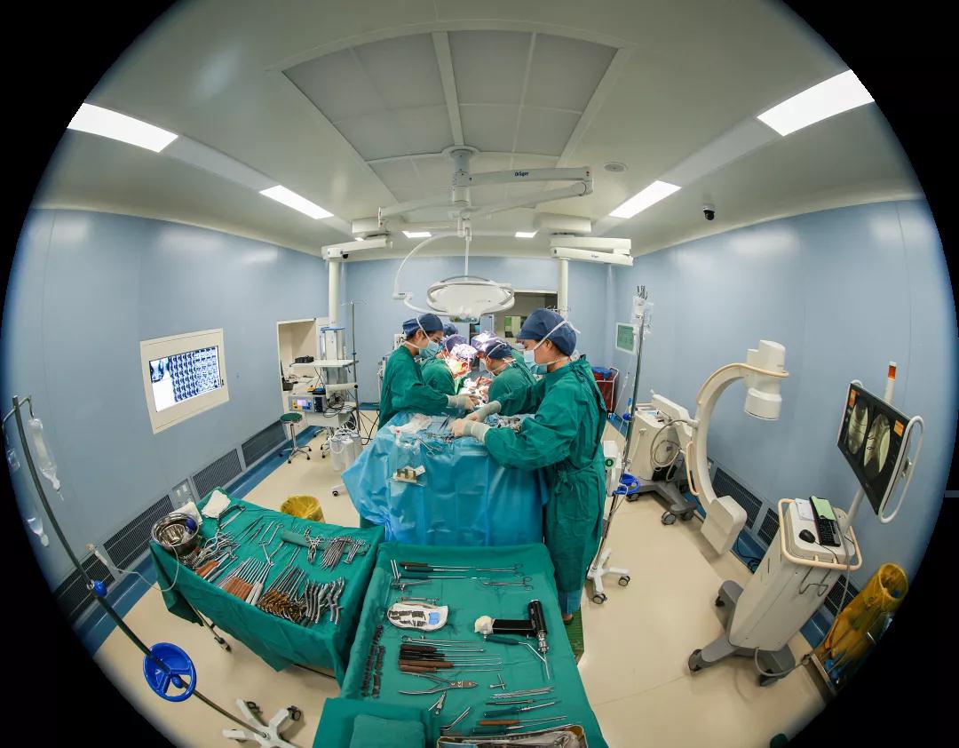 原點新聞—世界首例！3D打印可動人工頸椎-椎間盤復合體植入術