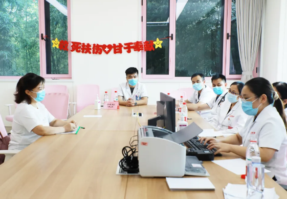 不掛號，解決多個問題，多學科MDT聯合門診讓更年期女性少跑腿，更安心！
