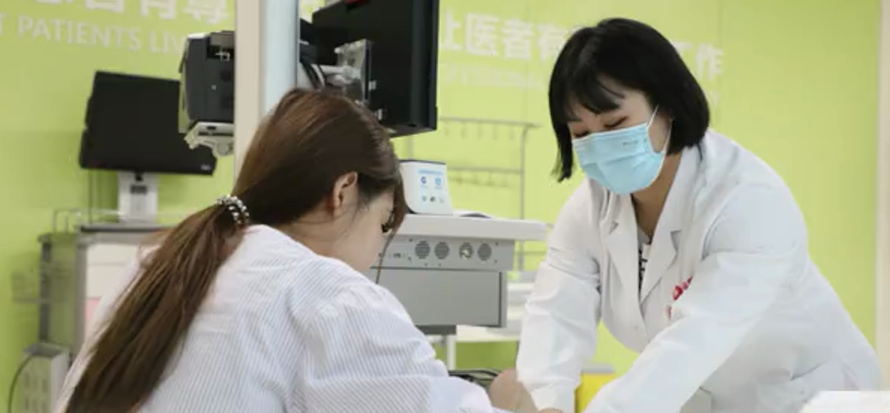 出院手續床前辦理，“移動結算車”便民又惠民！