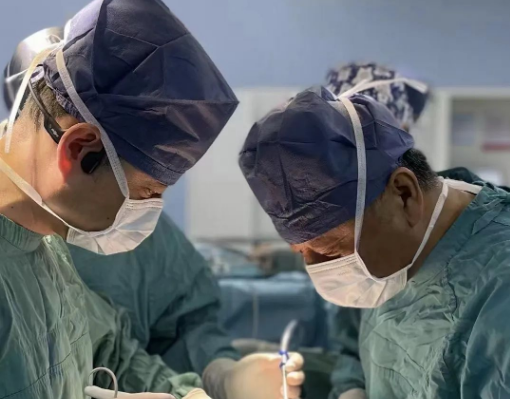 這臺手術，只有他......