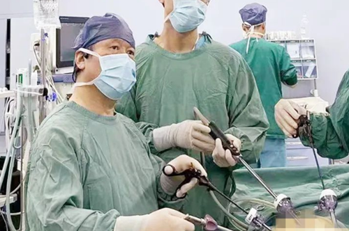 68cm橡膠水管吞入腹中！我院普外科腹腔鏡微創手術緊急施救！