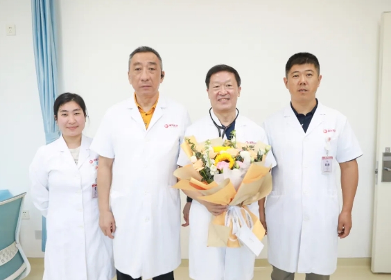 醫路相伴 感懷師恩！我院開展教師節慰問活動