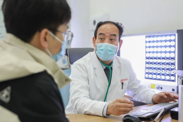 大醫之道|傅恩清：三十余載，呼吸防線的“工程師”