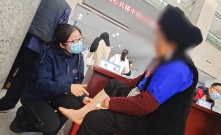 跨越千里 她為川藏貧困地區群眾帶去“心”希望